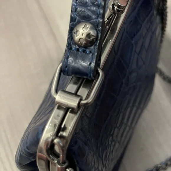 Patricia Nash Laureana Blue Croc
Embossed Purse Frame Chain
Strap - EUC - Picture 11 of 12